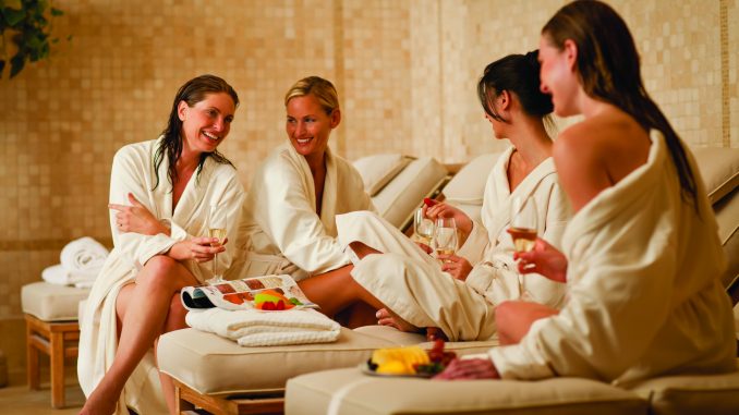 Spa Acqua Colonnade Ladies with Prosecco(1)