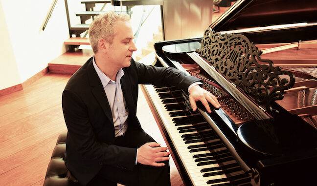 Jeremy Denk promo photo 5, credit Shervin Lainez